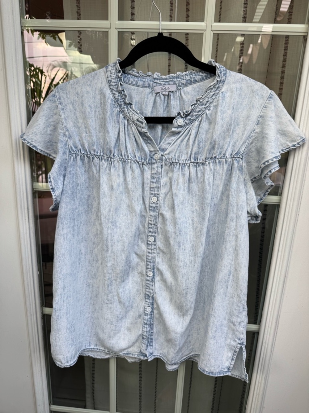 Z🐞Rails Ruthie Light Acid Wash Ruffle Collar Button-Down Top L - Picture 4 of 7